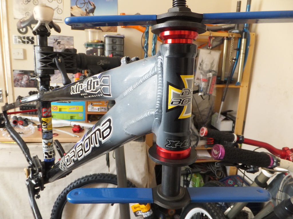 Fitting the superstar headset ready for the forks, My Da Bomb re-build has begun!