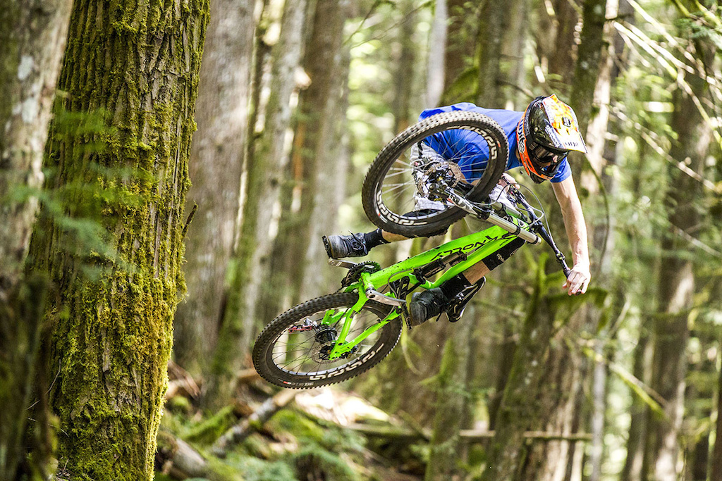Testsession with the new SRSUNTOUR AURON &amp; RUX suspension forks in Squamish BC, Canada. Riders: Garett Buehler, James Doerfling , Brett Tippie &amp; Mike Jones. Camera: Hoshi Yoshida. Photo stills are available here: issuu.com/why_gbr/docs/srsuntour-werx-squamish
