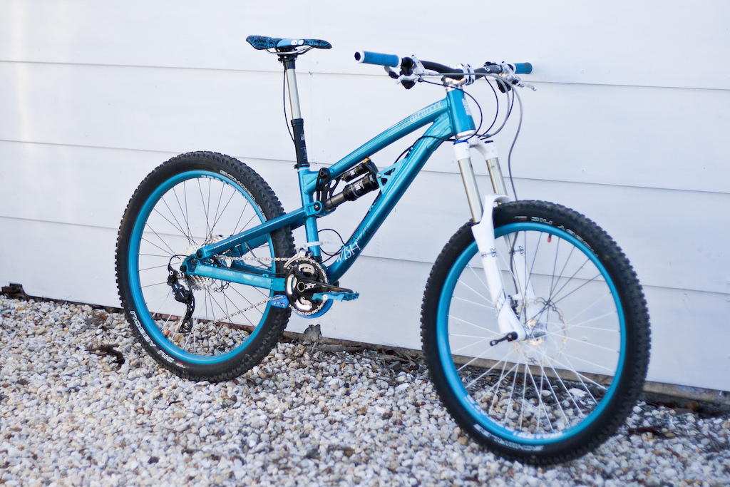 2013 Dartmoor wish with a slathering of dartmoor goodies, hope tech v2s, X-Fusion and XT drive train!