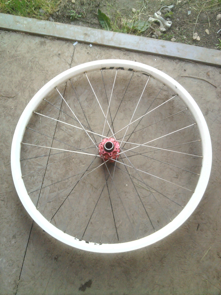 halo sas front wheel laced to a hope pro 2(mix and match spokes sorry)