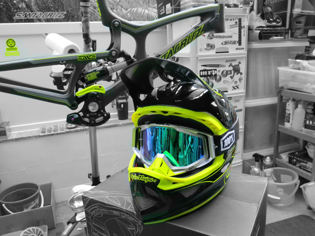 Troy Lee Designs D3 Carbon - Pinstripe Yellow 2013 and 100% Racecraft Goggle (Terminator). Green Mirror lens with a custom neon yellow Nose Guard.