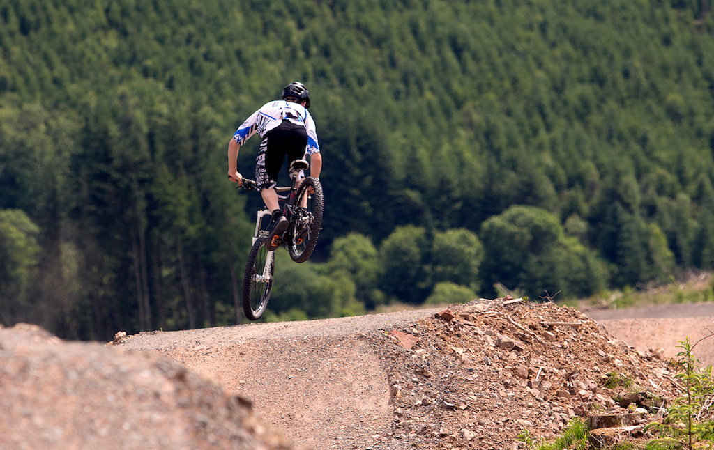Frazer getting steezy on his new Mondraker Foxy.