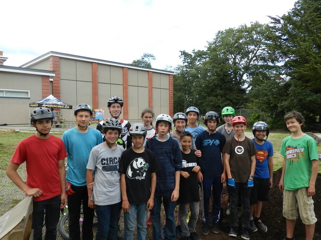 Huge thanks to Pro rider Dean Tennant for coming out and a riding with some of our team and the school season wrap up.