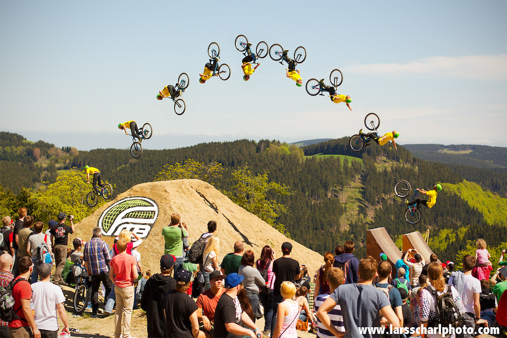 Not many words needed to describe how crazy big this year's jumps at Berg Line were... Pete looked quite comfortable there, so let's get our hopes up for X-Games MTB slopestyle in a couple of days!! :)