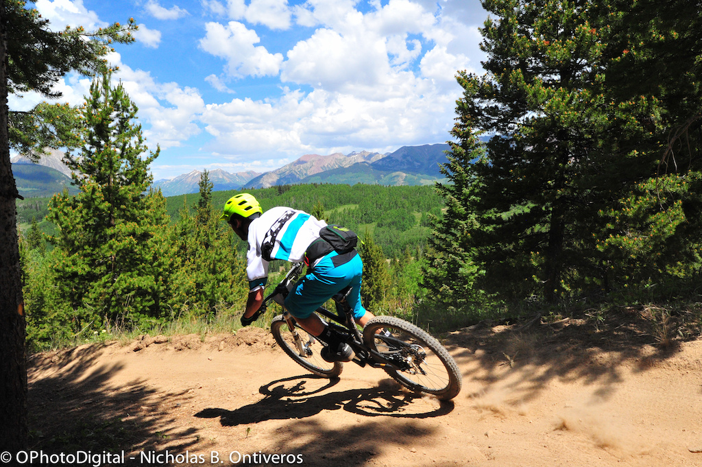 Day 1 from BME #2, Crested Butte included three stages at Evolution Bike Park. After battling it out for three stages accumulating in over 20 minutes of racing, Jeremy Horgan-Kobelski (Trek Factory Racing) takes the leads with Nate Hills (Mavic SRAM Yeti) and Mike West (Yeti/FOX) trailing close behind. 

For the women, Heather Irmiger (Trek Factory Factory) puts time into Jill Behlen (Tokyo Joes) and Krista Park (Cannondale). Three more stages to go in Day 2 at Evolution Bike Park in Crested Butte, CO.