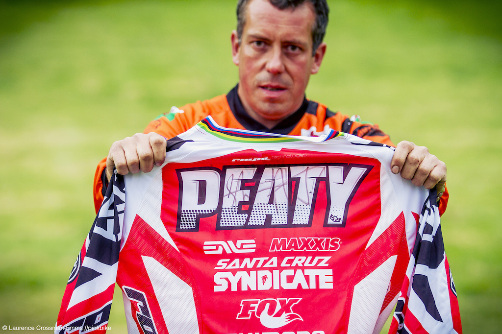 Martin, Owner and operator of the downhill track and Onegiantleap Llangollen lost a dear friend the end of last year to Cancer. He always wanted to go to a race at LLangollen but never made it. Martin is raising money for Nightingale House Hospice by auctioning off this donated and signed Steav Peat jersey...get involved people! Link to the eBay page below. Laurence CE - www.laurence-ce.com
