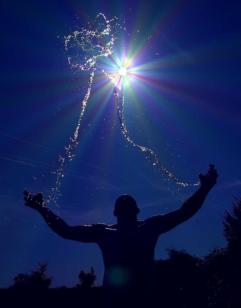 Water juggling