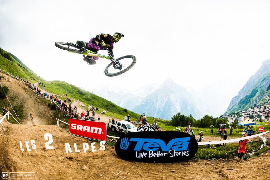 Brendog whipping high above the Alpes.