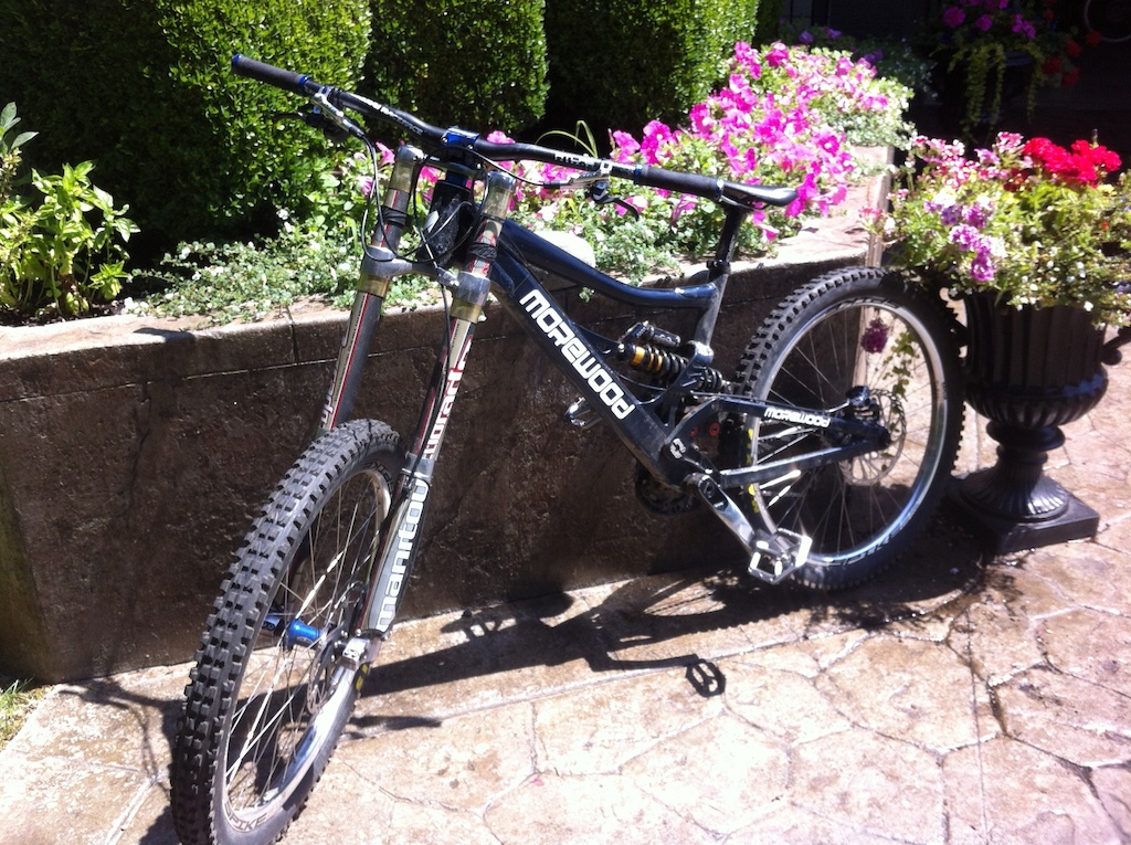 New morewood, carbon dorados, one of a kind paint job, cane creek DB, XTR's, SRAM xo