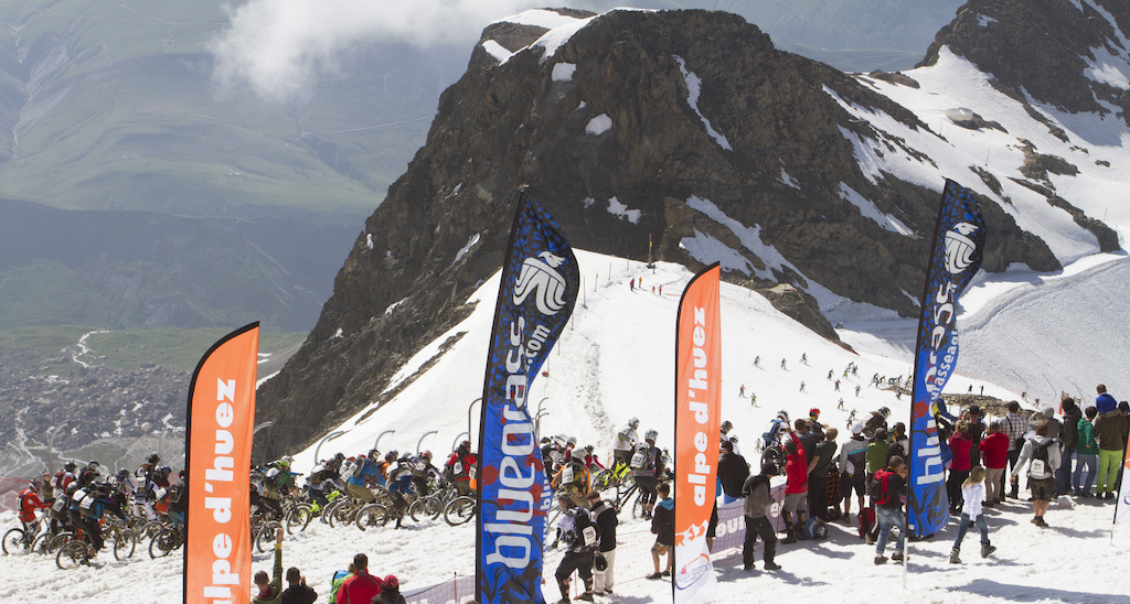 The start of the challenger race at the 2013 Mega avalanche