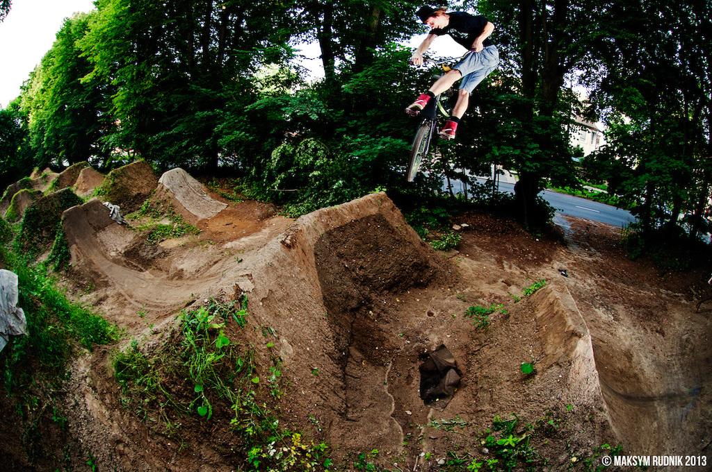 Few days spent with Proletaryat BMX shop in Baltic Sea area, chillin, ridin, makin noise.