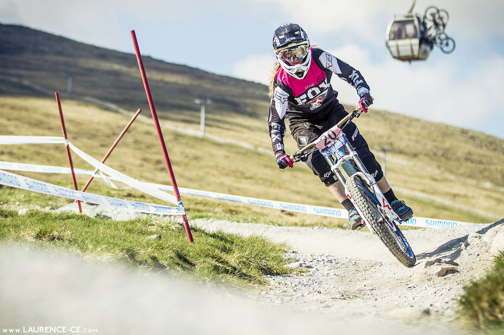 FMD ride Tahnee Seagrave on to her first Junior WC title - Laurence CE - www.laurence-ce.com