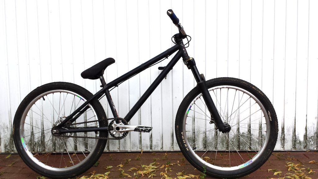 Ns Suburban 24


Suburban 24 
Xt cranks + HTII 
BB Wellgo MG1 
Shadow interock v2 black halflink 
Elixir 7 brake 
Alienation pivotal post + fat seat
 DJ3 Syntace Megaforce 30mm Holzfeller bars 730mm Odi grips, soft - blue On this pic with revell wheels (revell hubs, spokes and rims) Kenda NPJ xx light tubes, e13 - 32t sprocket octane solar 31 rims - raw! Kartell front hub, Hope pro2 evo trials rear hub and dt swiss champion spokes.

Fun as fuck! =D