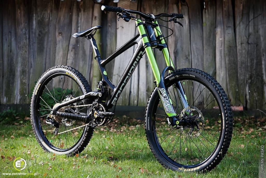 DVO Emerald DVO Jade and Antidote Frame make a perfect combination for my DH dream whip! 2 Runs on Mega Avalanche trails kept me smiling all week! 16.6 Kilos until my E 13 wheels come and then it should be at 16.00kg