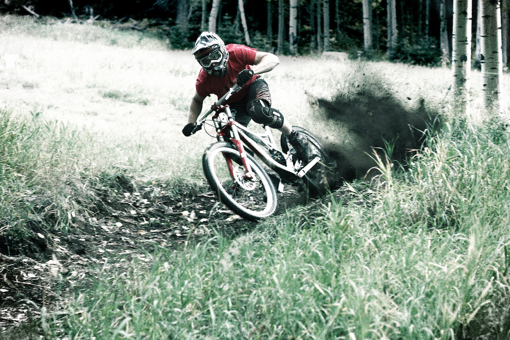 Roostin' with the Devinci Wilson on a loamy turn!