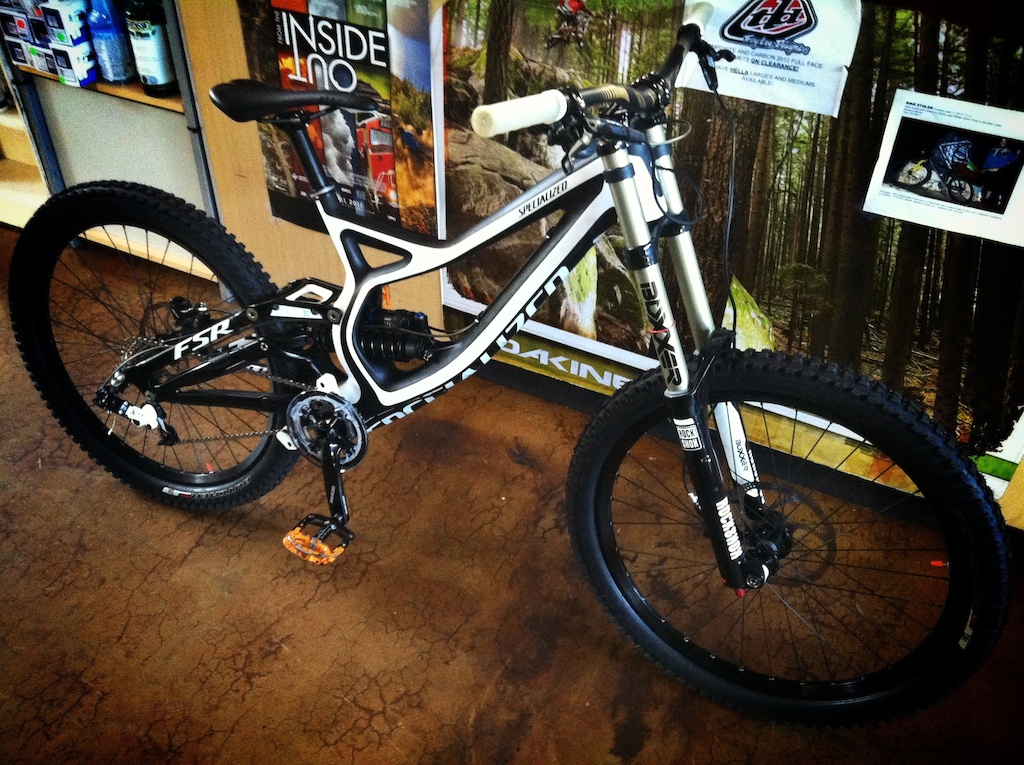 My new Carbon Demo, thanks Trail Head for hooking it up big time!