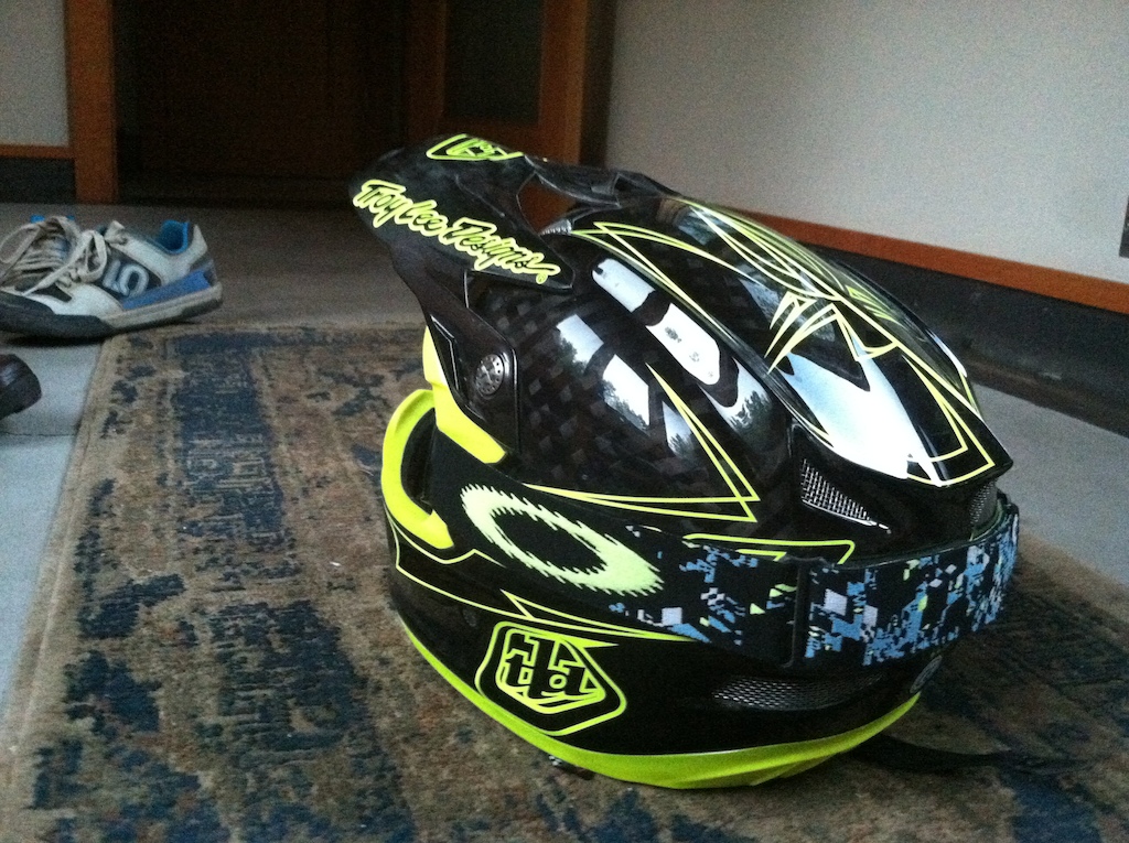 2013 Troy lee designed D3 carbon fiber yellow pinstripes