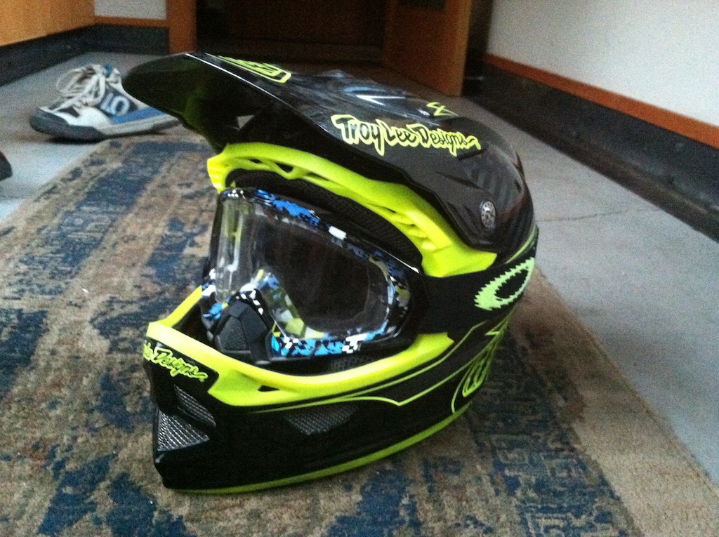 2013 Troy lee designed D3 carbon fiber yellow pinstripes
