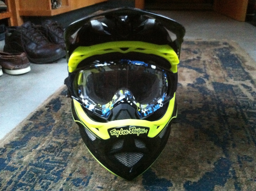 2013 Troy lee designed D3 carbon fiber yellow pinstripes