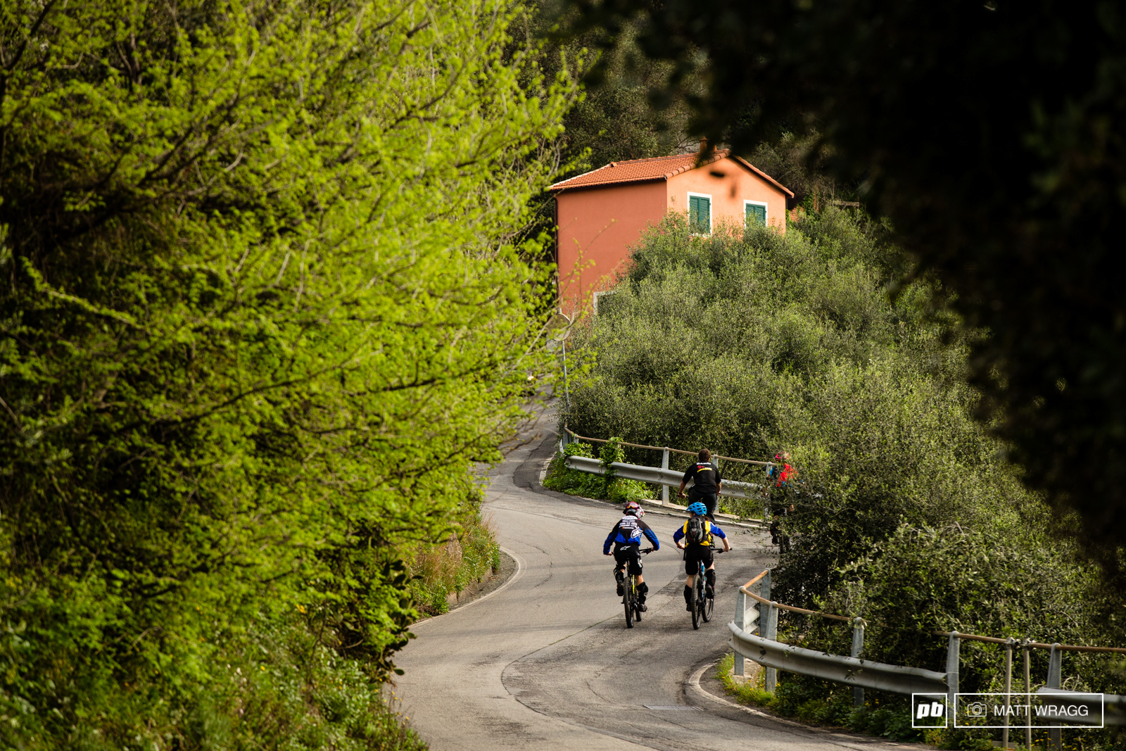 The climb up to the stages today took riders up the winding road of San Bernardo (no, not the famous alpine pass). Cut down from four to three stages this year, the loop was still 40km today, with around 1,000m of climbing.