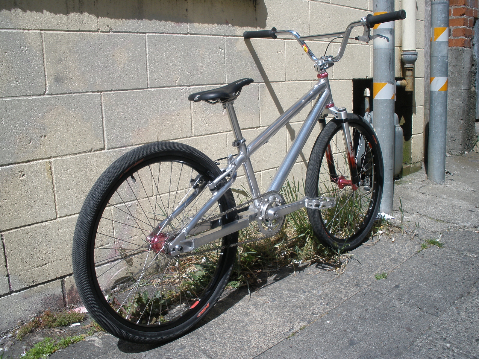 1997 Santa Cruz Jackal BMX done for now. New S&amp;M Race Bars. 21.86 lbs as pictured.