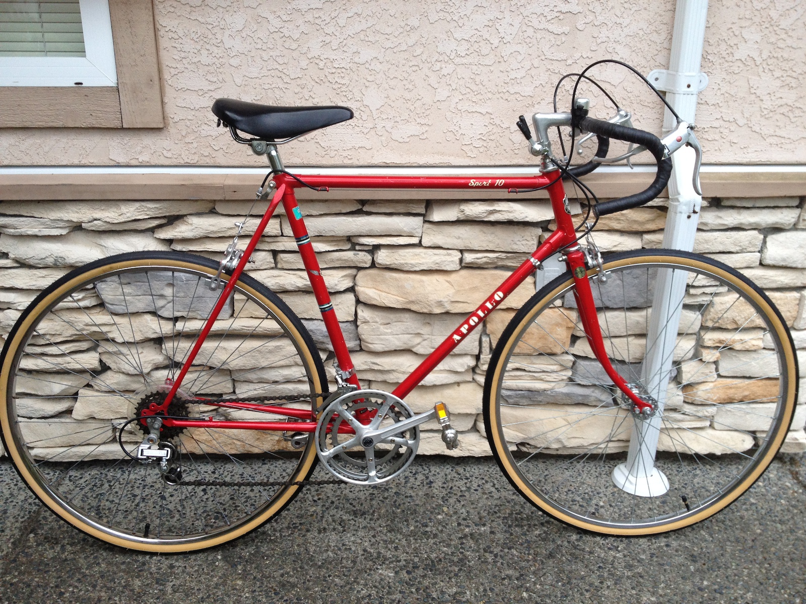 0 Mint Apollo road bike- Brand new tires and tuned up!
