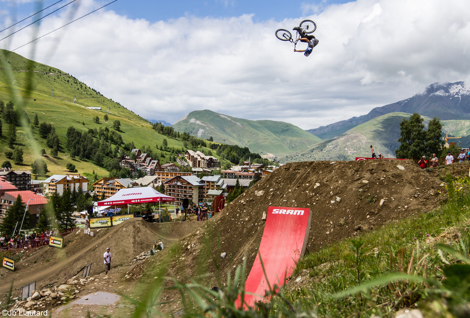 Anthony messere sended huge flatspins before his race runs on the slopestyle track.