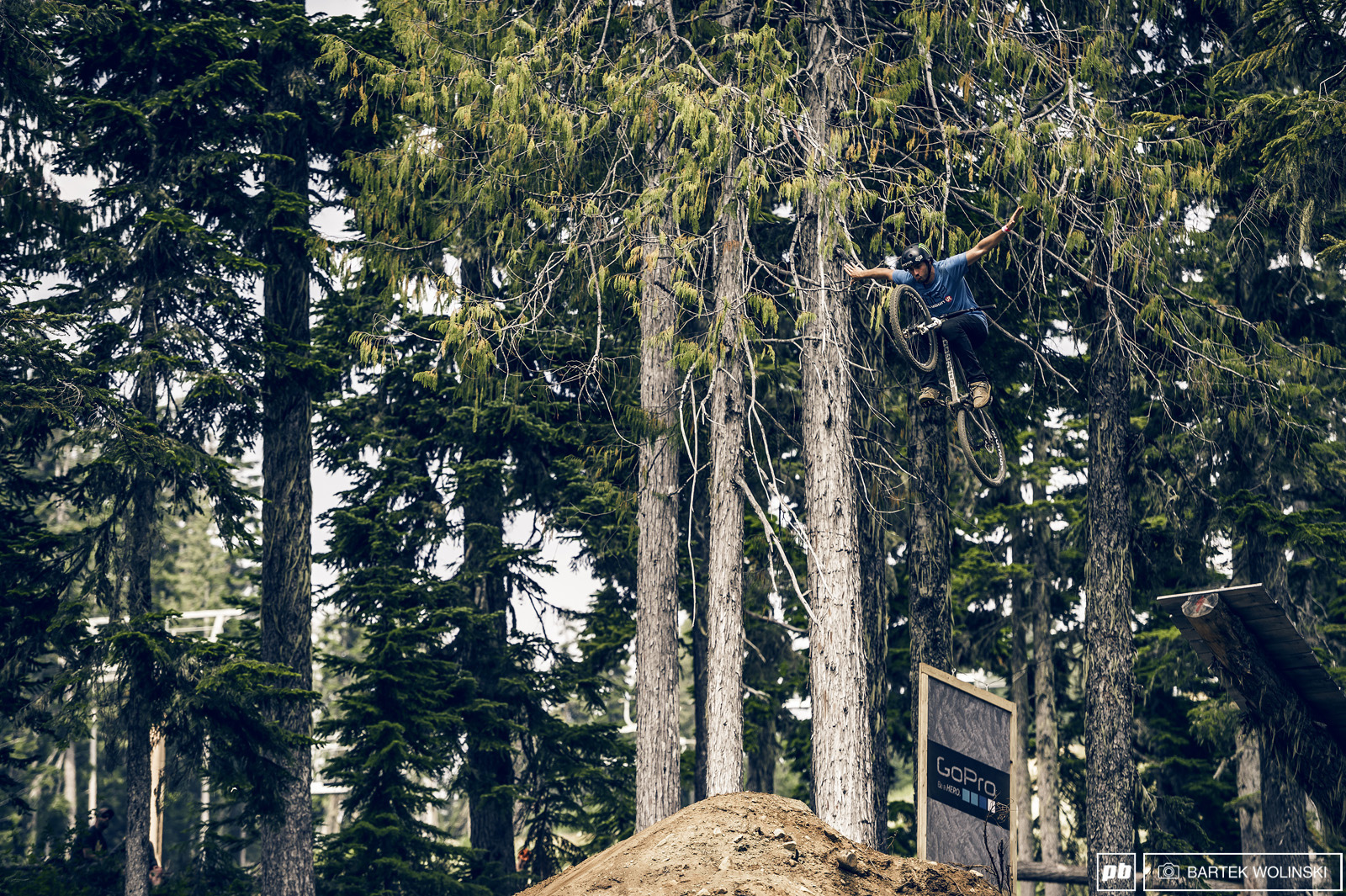 Sam Reynolds missed his luck a bit at the Vancouver Island but still menaged to get the crowd hyped.