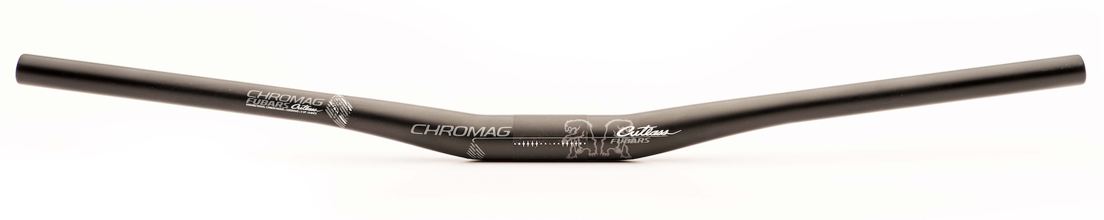 At 730mm, the Fubars Cutlass is one of the widest All Mountain / Enduro class carbon handlebars on the market. 210g of premium quality unidirectional carbon fiber ensures that this bar is about reliable strength and durability with a responsive feel. It features an18mm rise for aggressive rider position tuned with a 5 degree up, 8 degree back orientation.