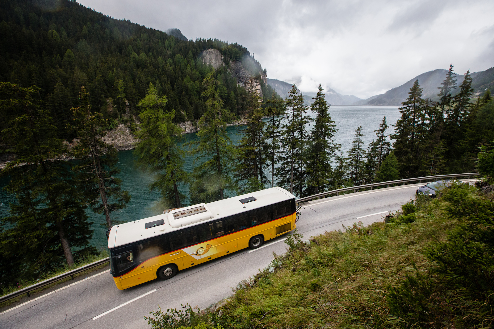 Public transportation with the „Postbus“ is a great way to take a shuttle.