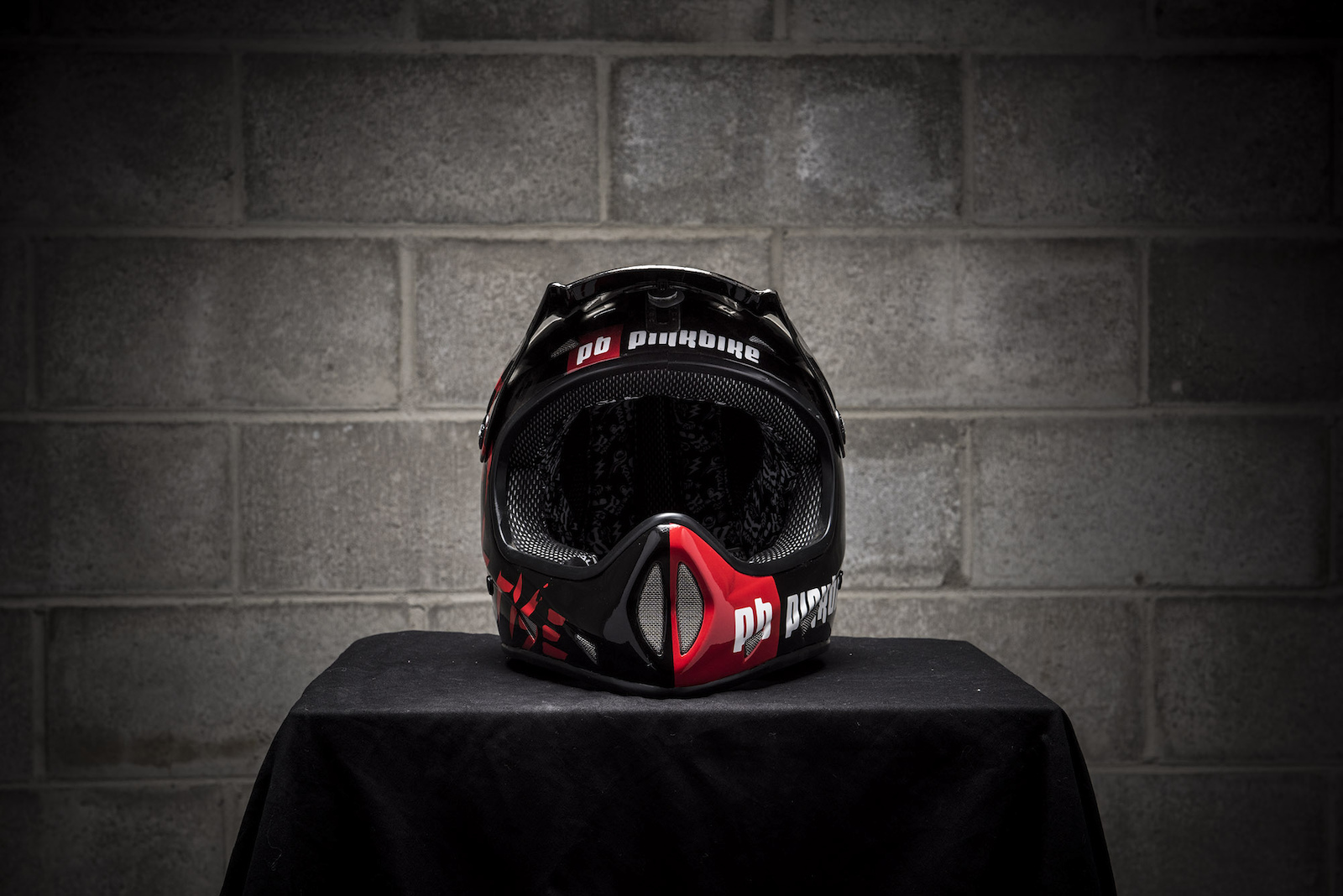 Matt Macduff s custom Pinkbike helmet.