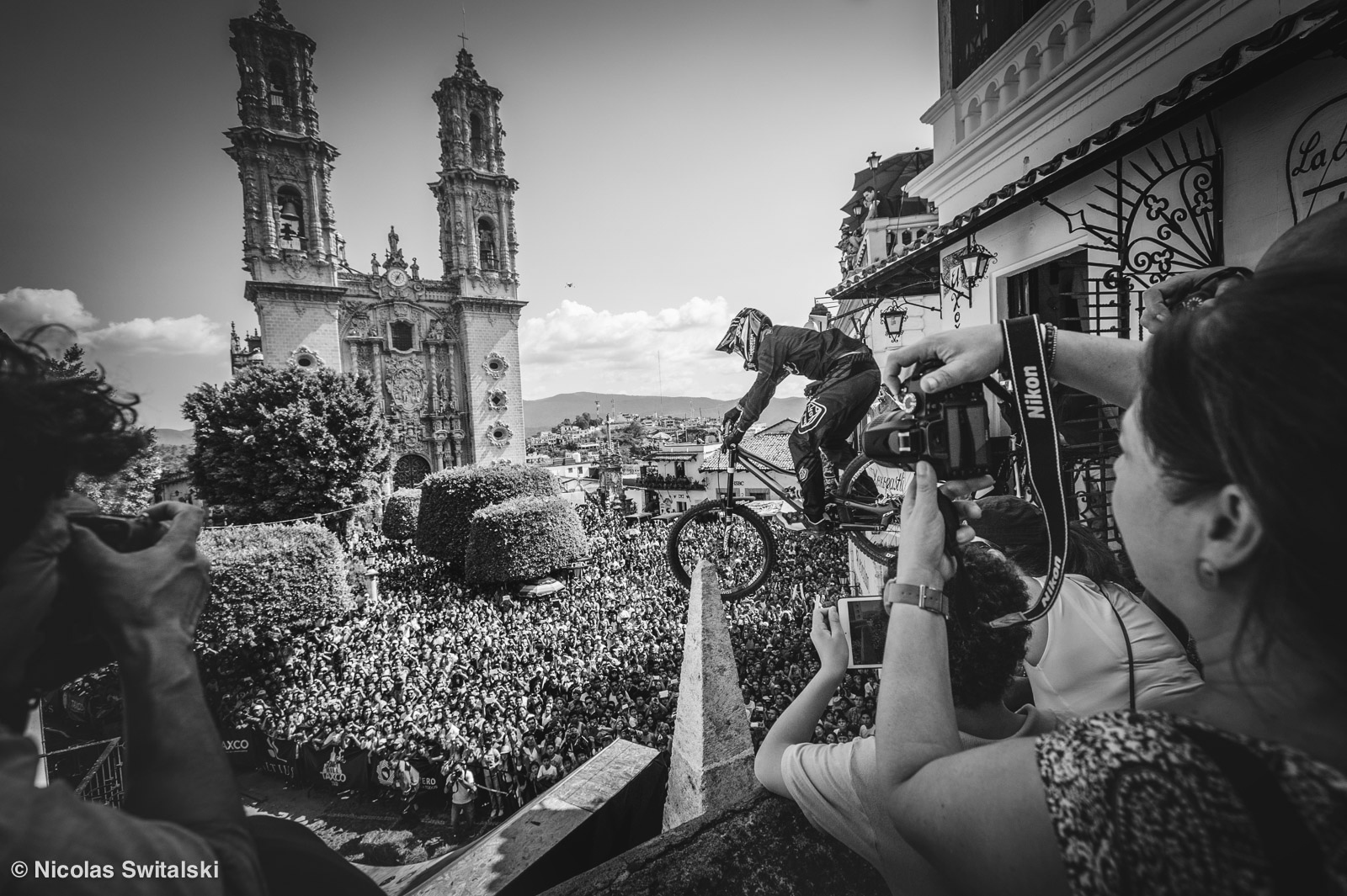 Mitch Ropelato dropping into the Taxco plaza with a "few" eyes on him!