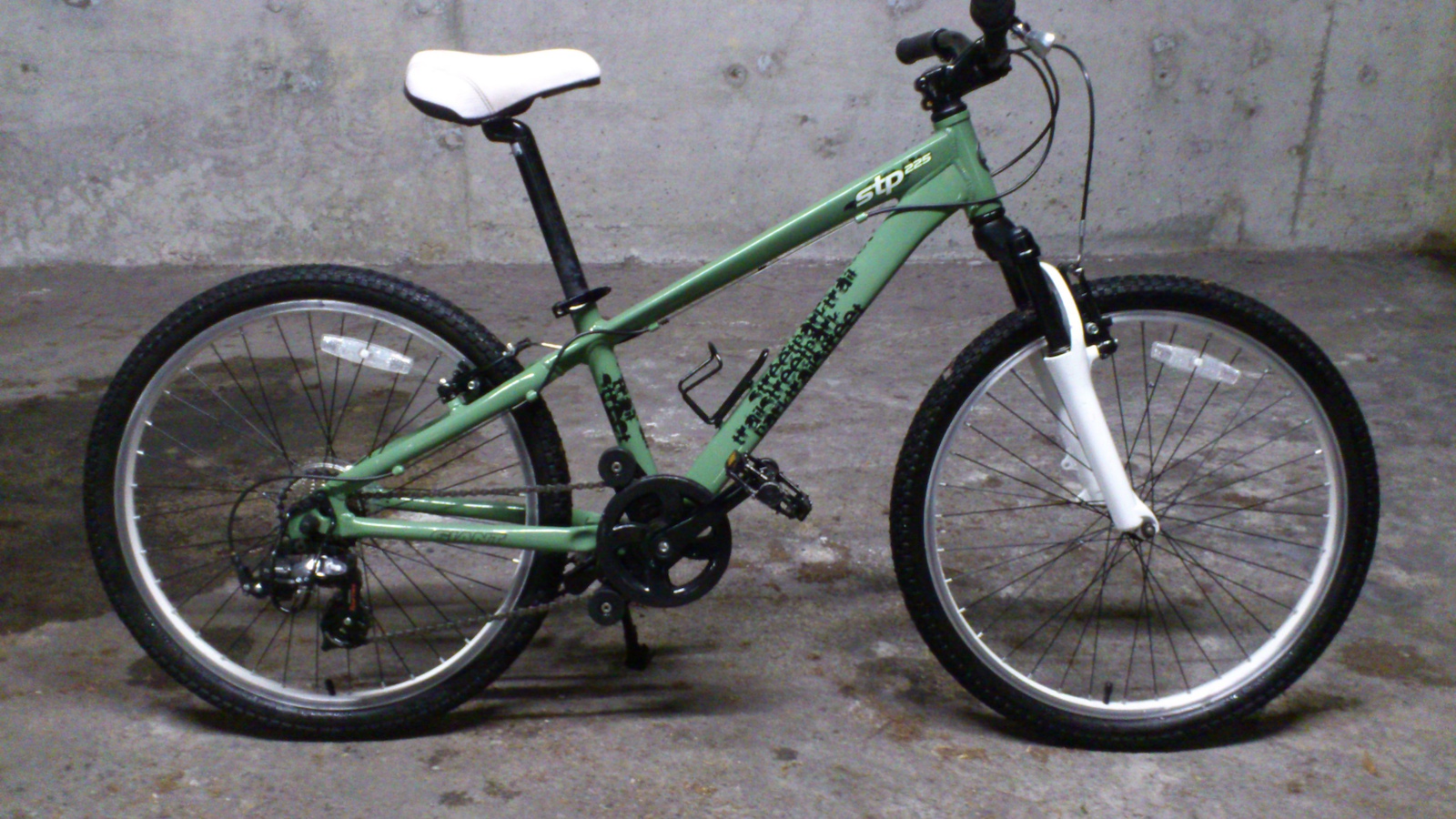 2009 Giant stp225 youth bike – 24” wheels