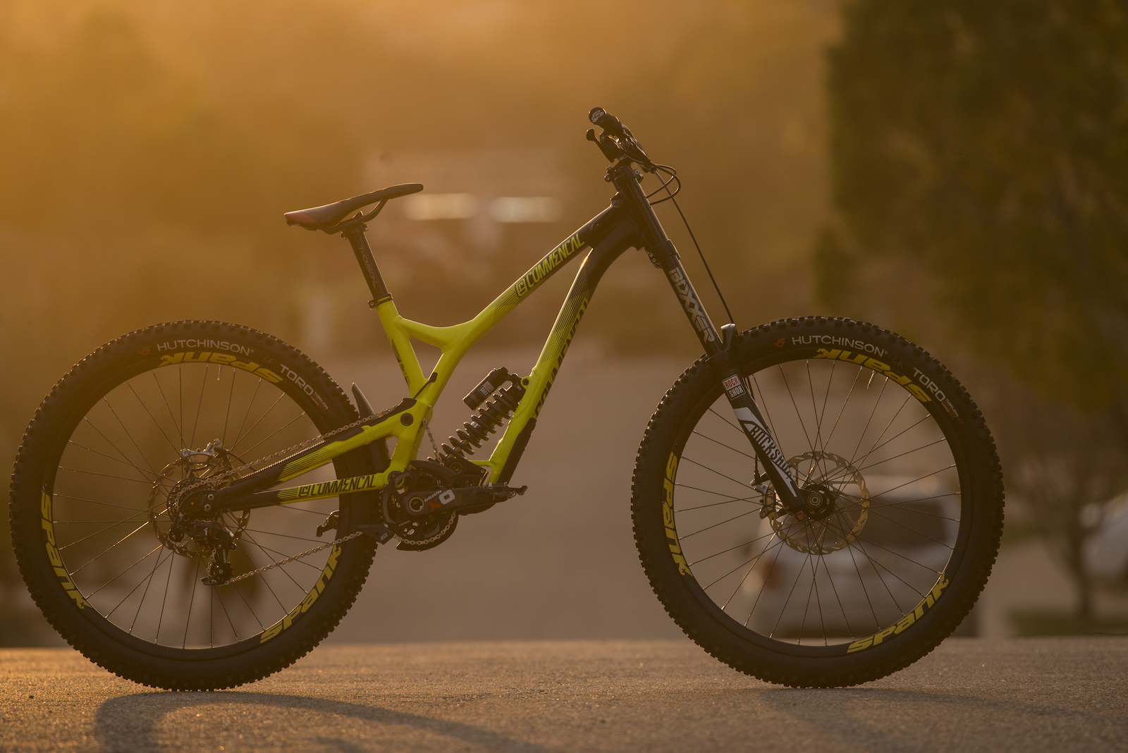 A slick ride... The 2016 Commencal Supreme DH V4 decked out in Team Edition SPANK Spike Race33 Bead Bite wheels.
