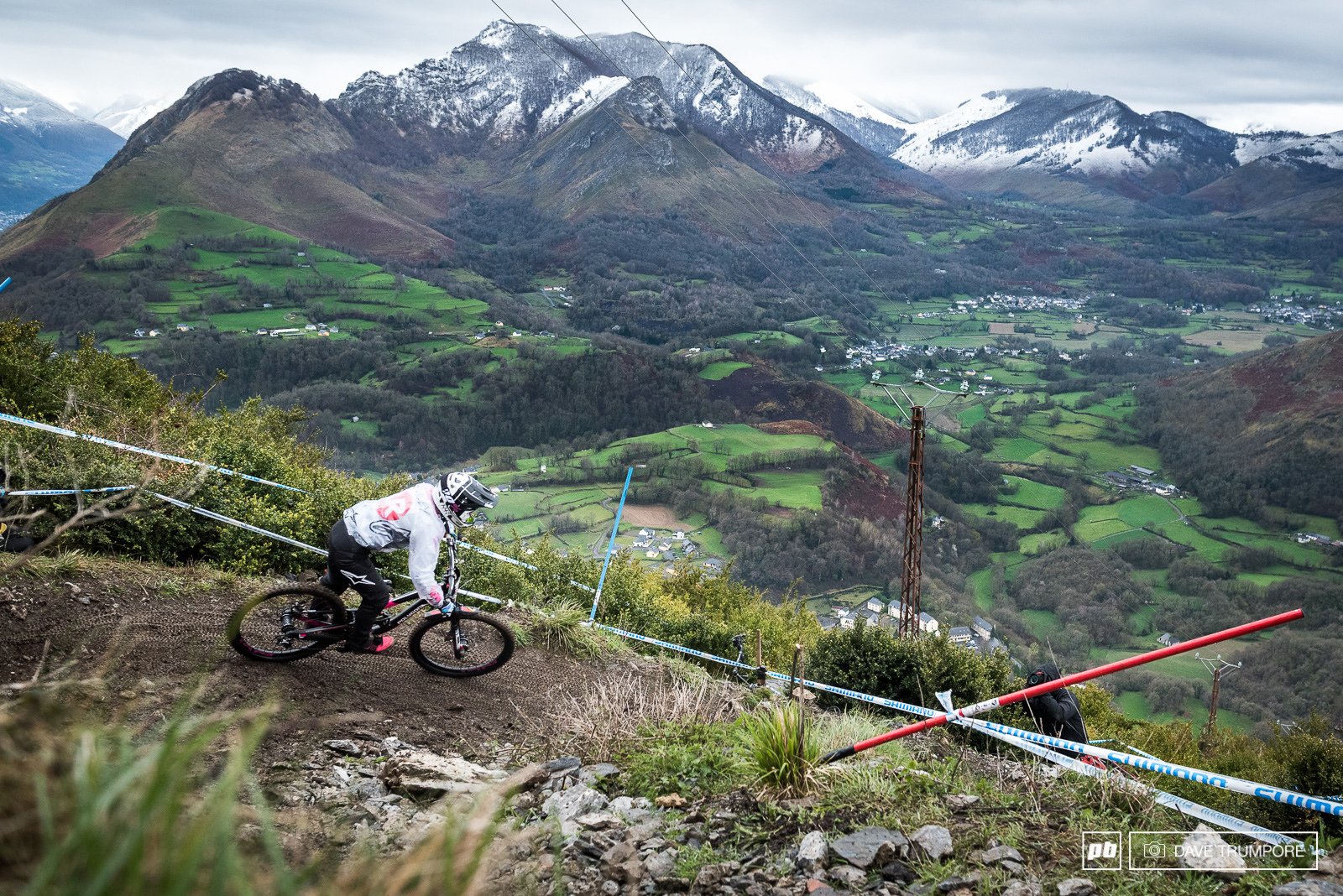 Tracey Hannah broke her chain out of the start gate and was forced to coast the whole track in her quali run finishing way back in 14th.