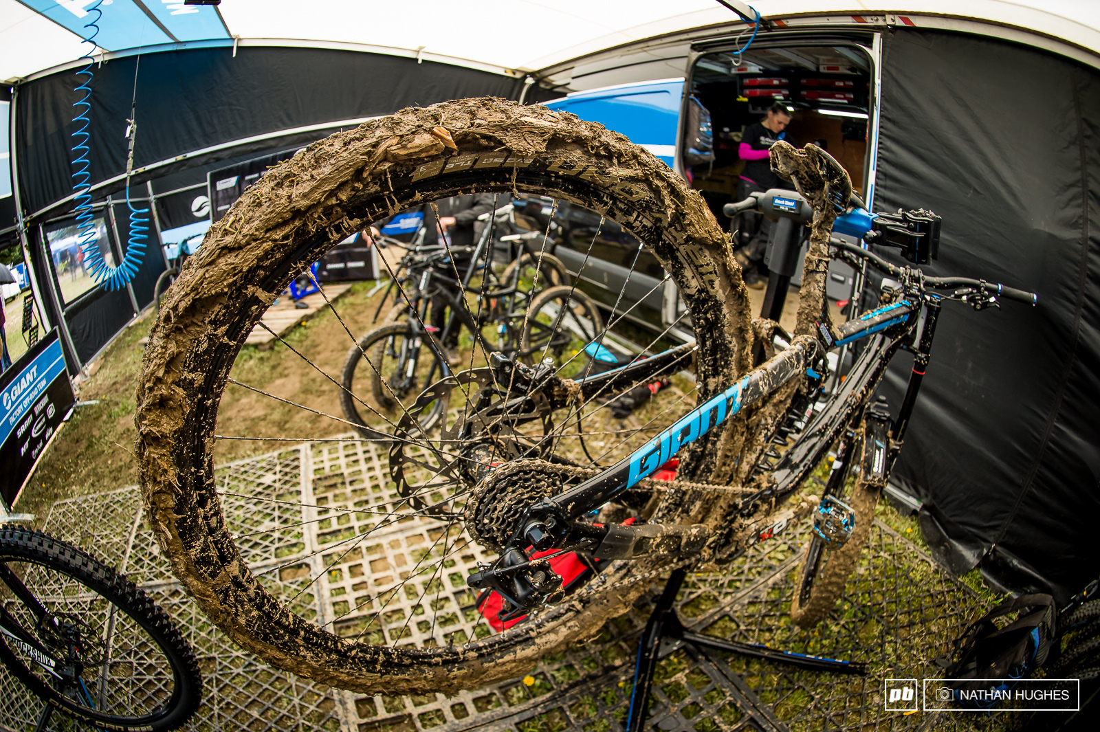 Ever wondered how much weight all that mud adds to a DH bike A weigh-in at the Giant pit revealed the bikes are coming in at 36.1 at the top of the hill and diving to a much less fanciful 43.5lbs by the finish line.