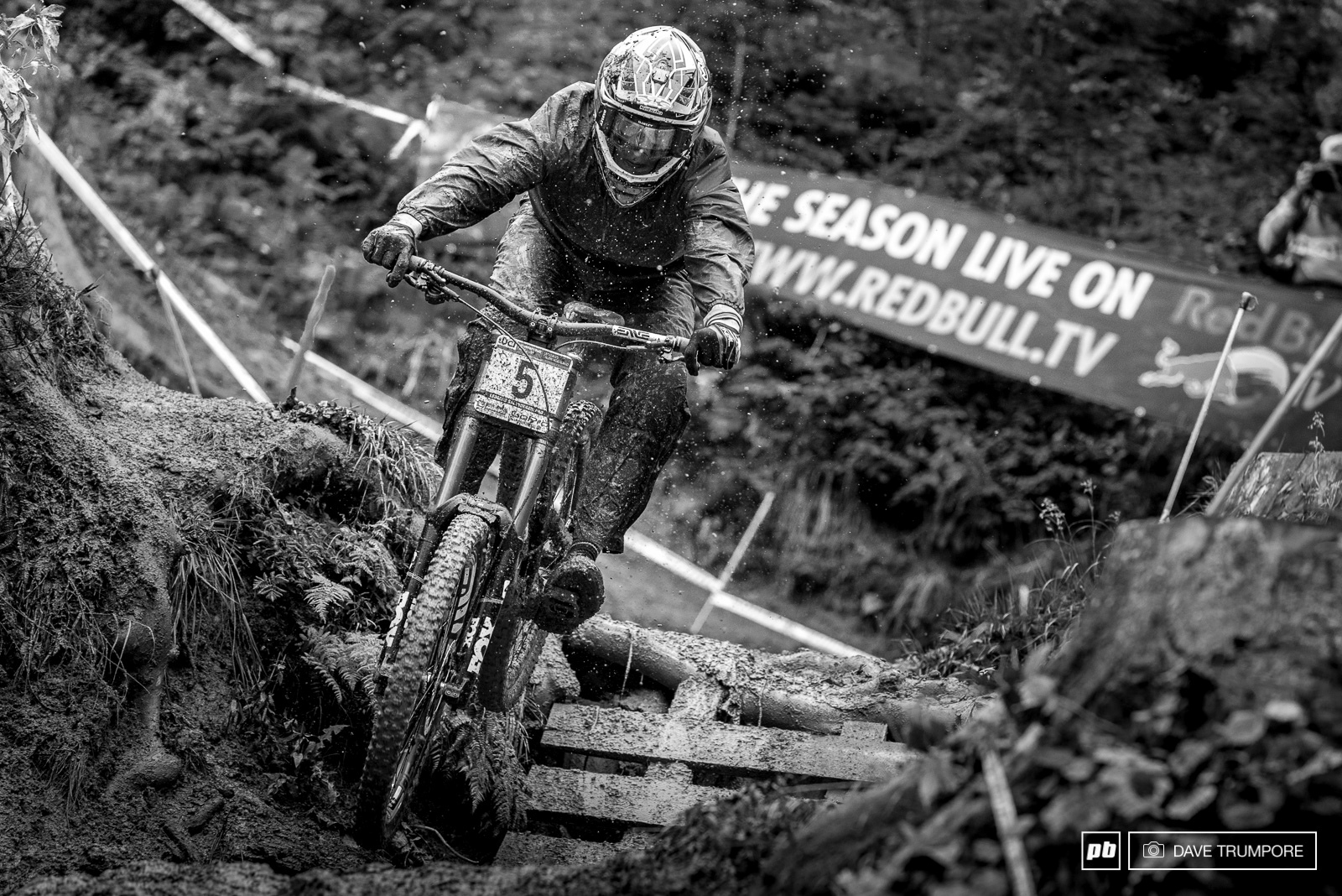Greg Minnar turns it up a notch through the slop on his final practice run.