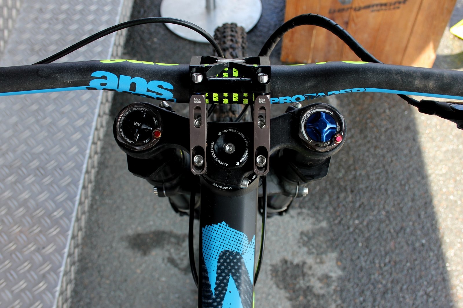 Answers direct mount stem gives riders even more tuning options between 45, 50 or 55mm length.