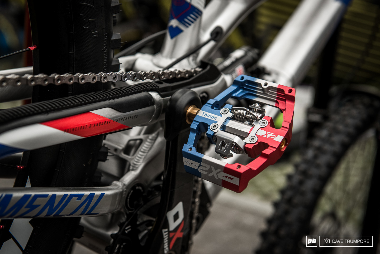 Custom HT pedals for Remi Thirion s Commencal