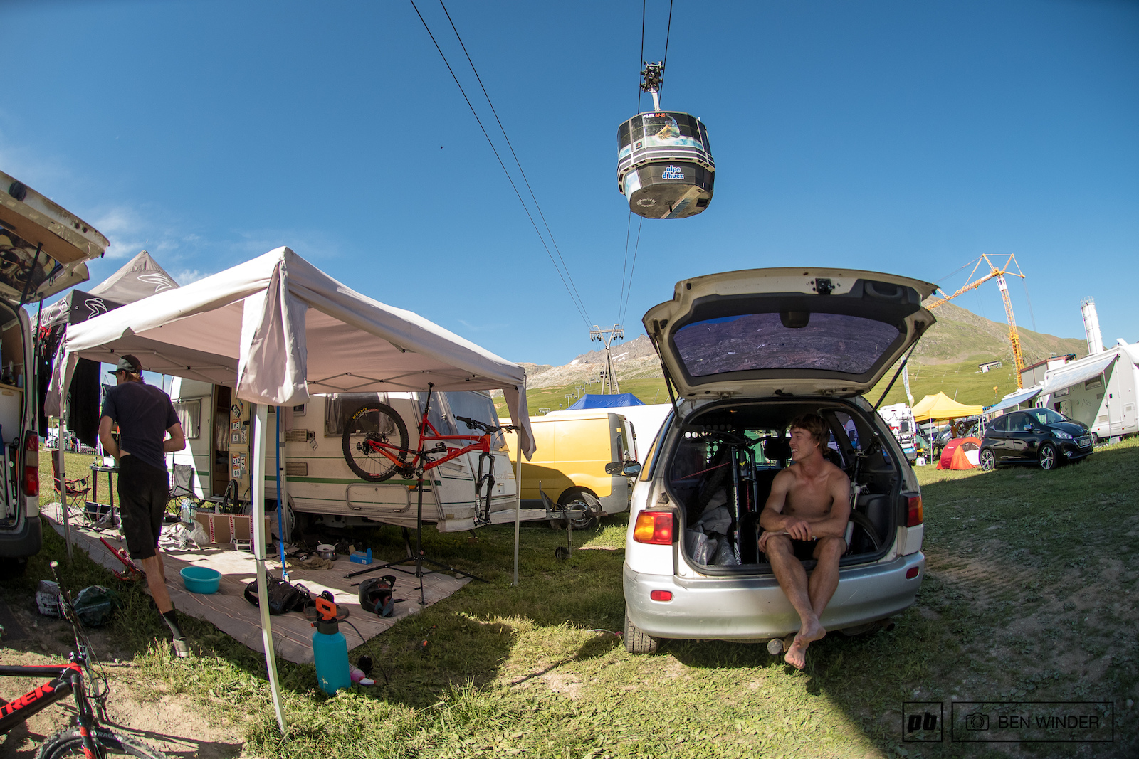 The campsite is placed just under the lift Fred Leth and gang.