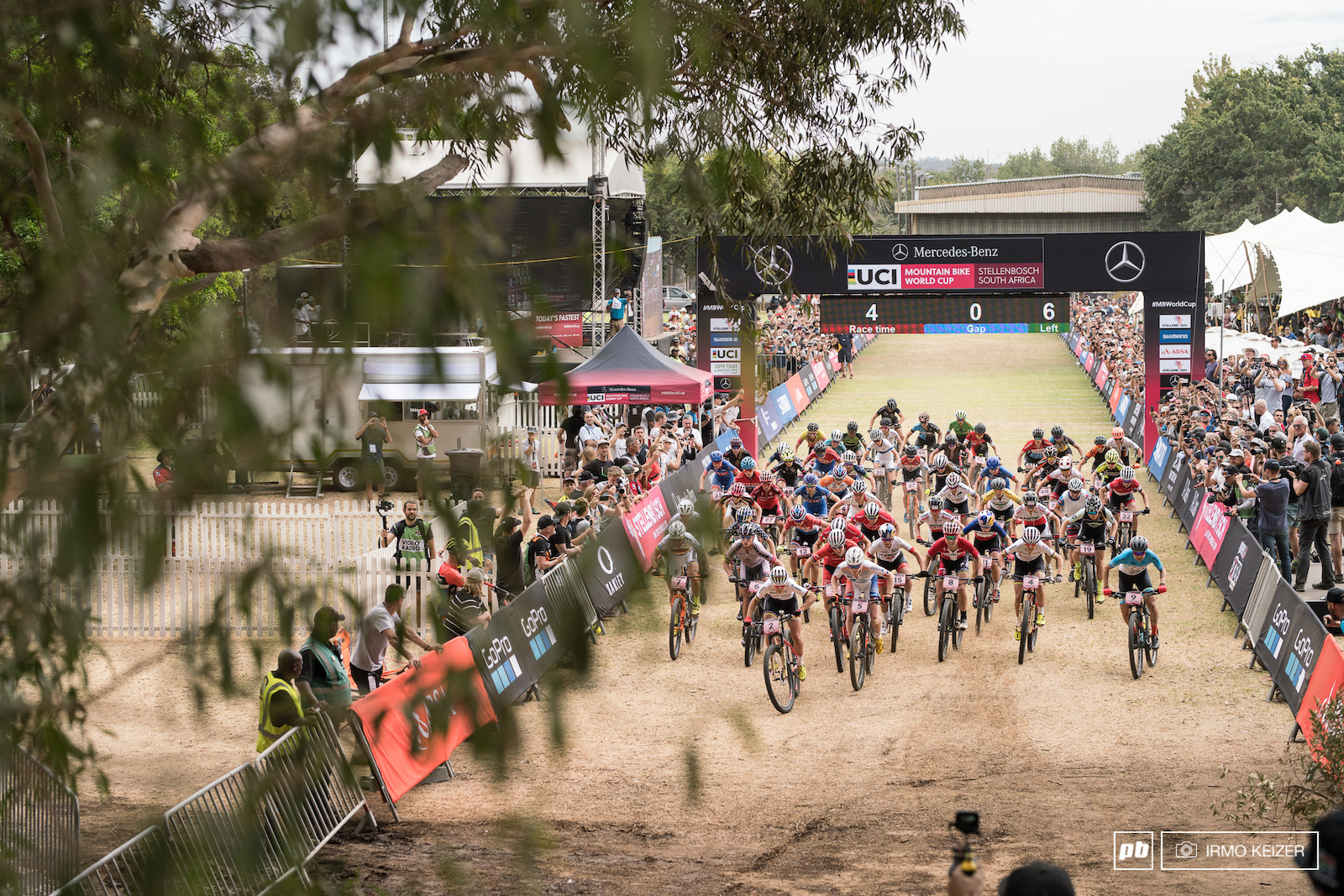 The women elite field takes off with Jolanda Neff recovering from a broken clavicle on the front.