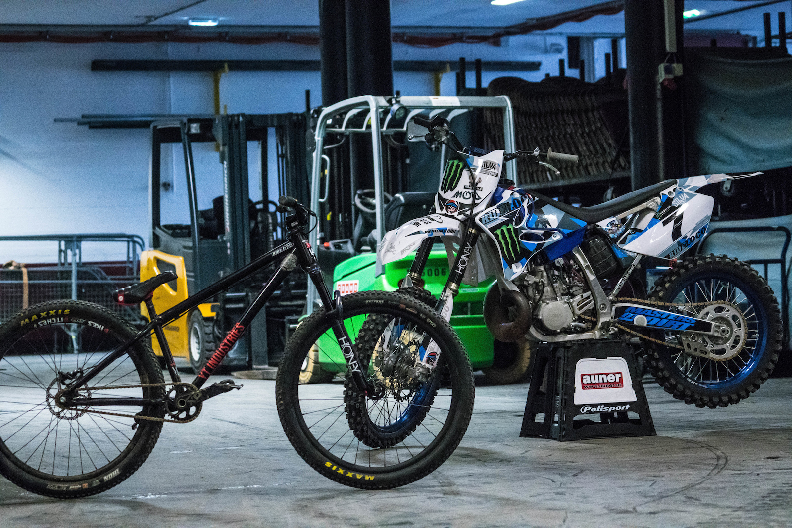 What makes an FMX bike special?