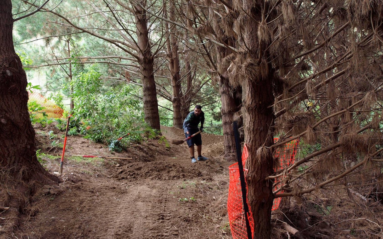 trail digging- Mana Cycle Group volunteers