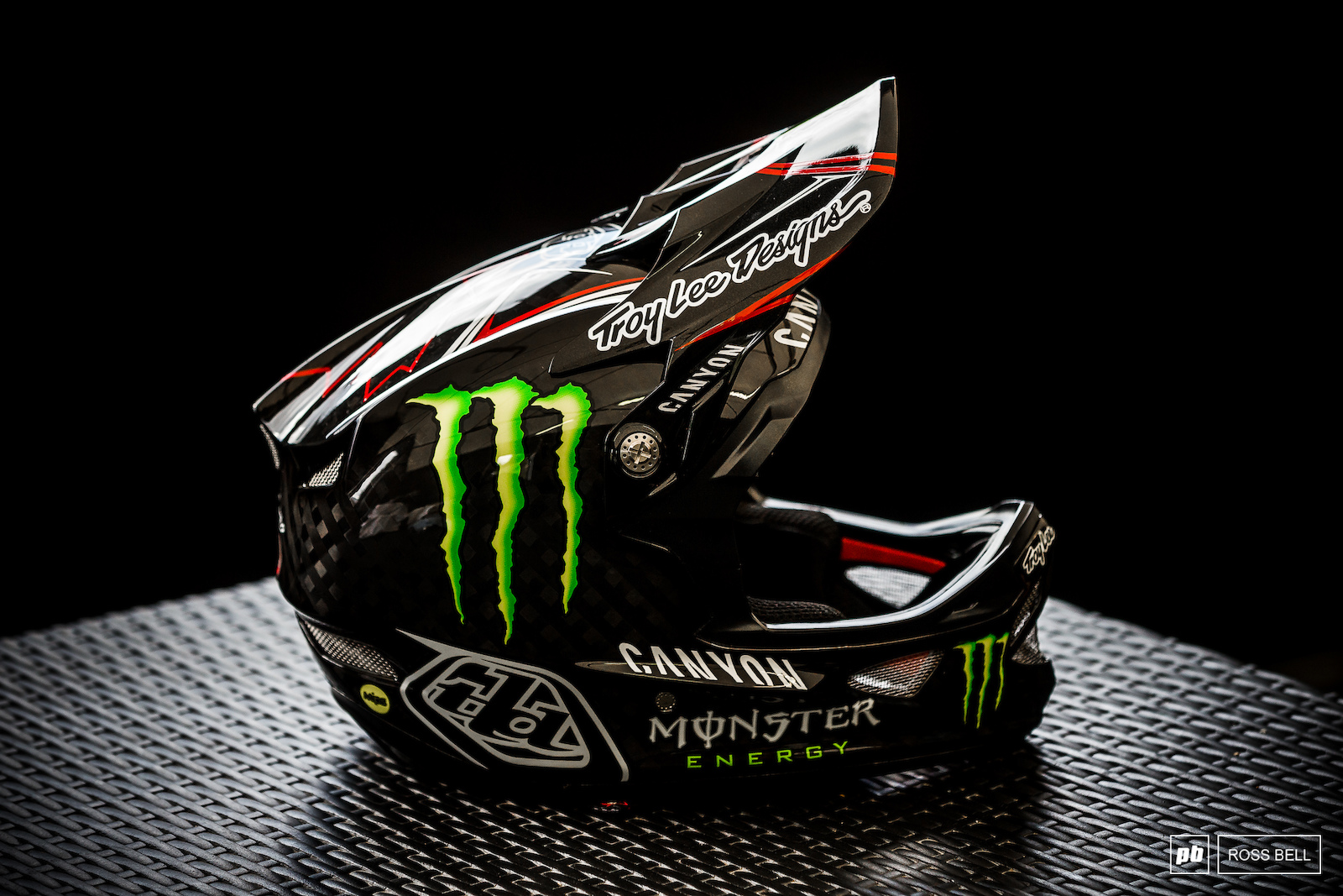 14 Custom Painted World Champs Helmets - Lenzerheide DH World Champs 2018 - Pinkbike 14 Custom Painted World Champs Helmets - Lenzerheide DH World Champs 2018 - Pinkbike