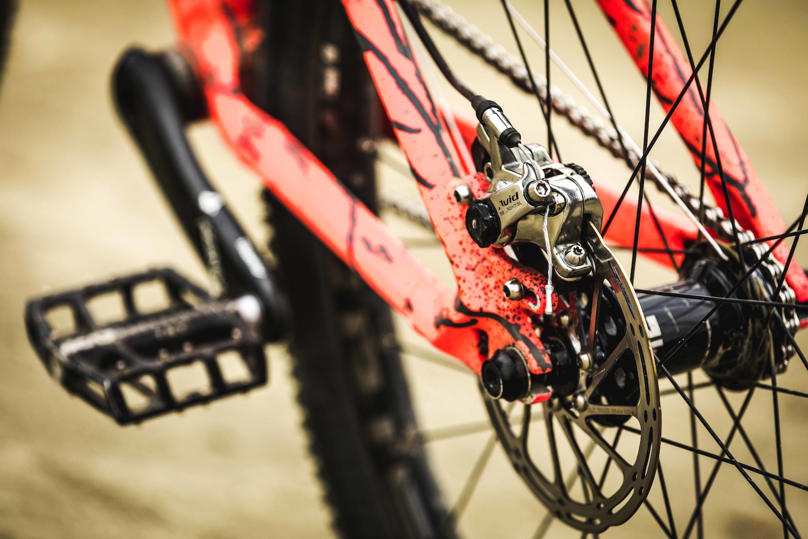 The Avid BB7 road brake offers the stopping power.