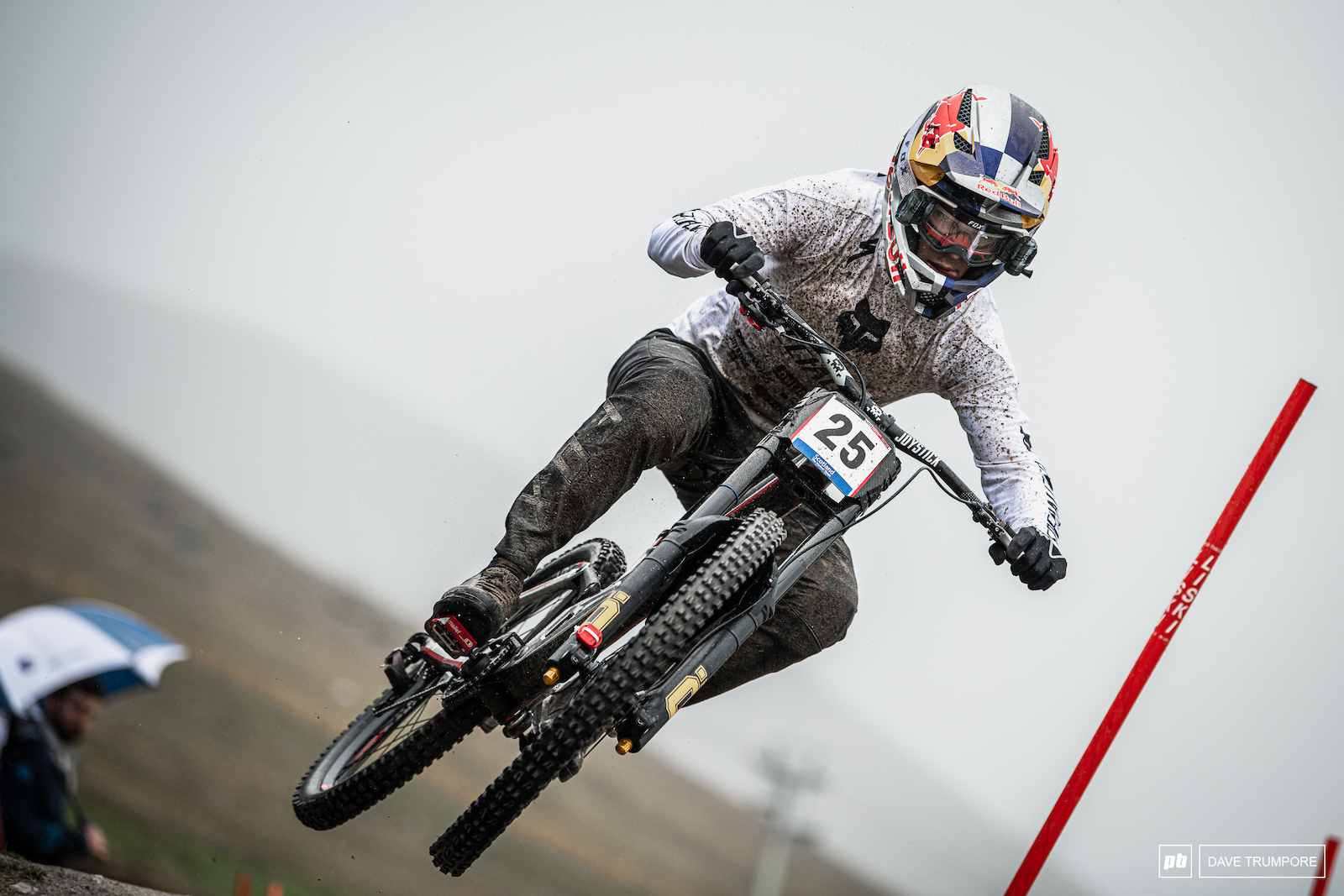 After a massive crash on Saturday Finn Iles rebounded to fight his way onto the podium in 5th.