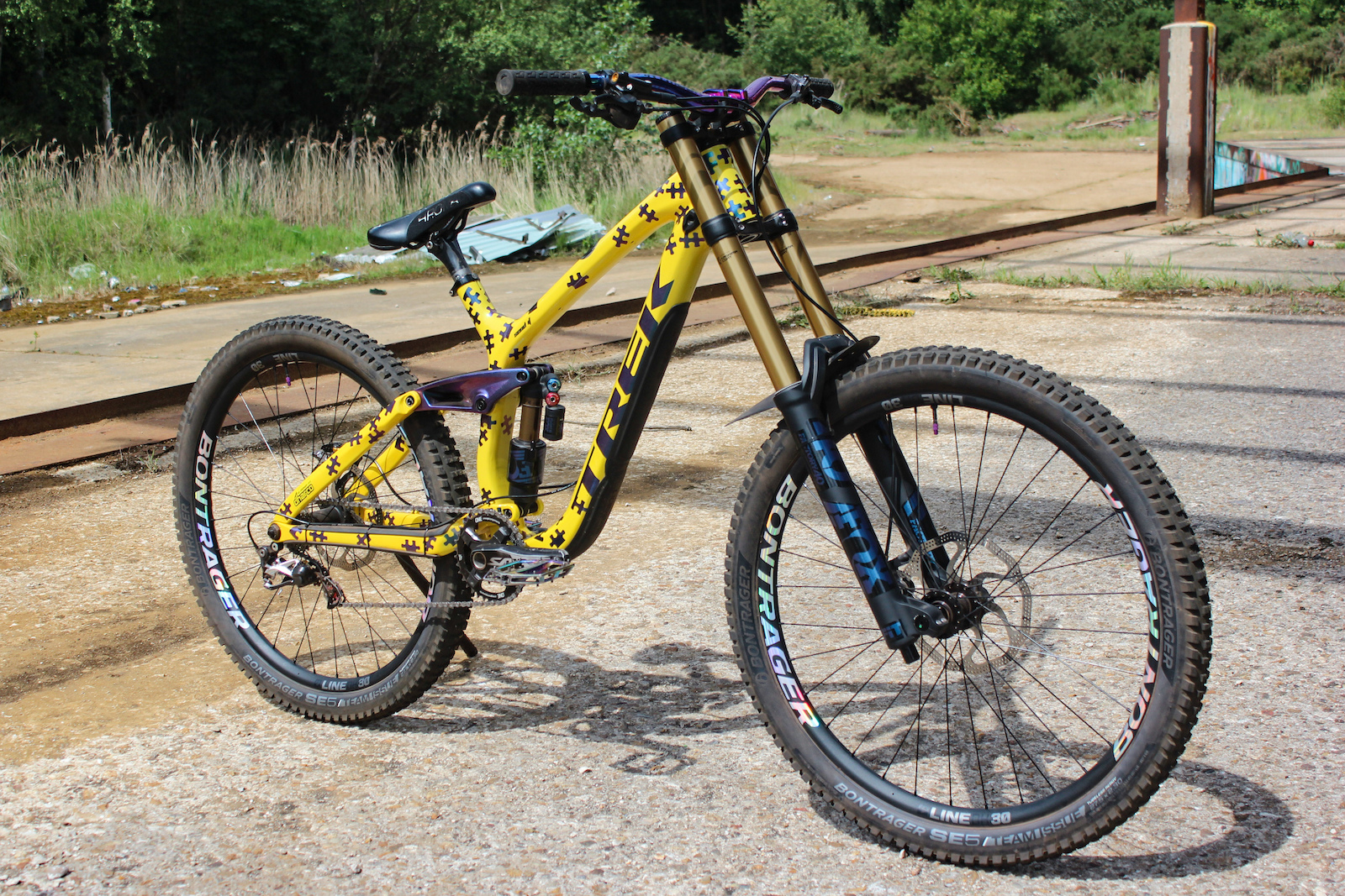 trek downhill bike