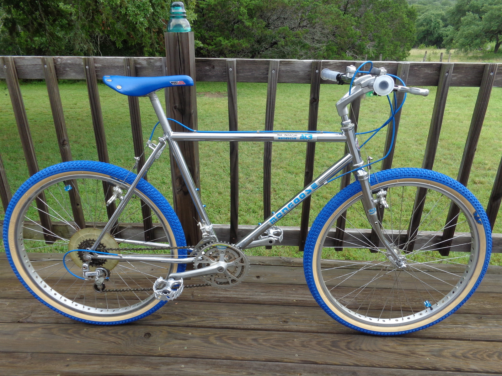 Rainy day today, doin' some updates to my 80's bikes...New grips, saddle, pedals, tires & bottle cage screws