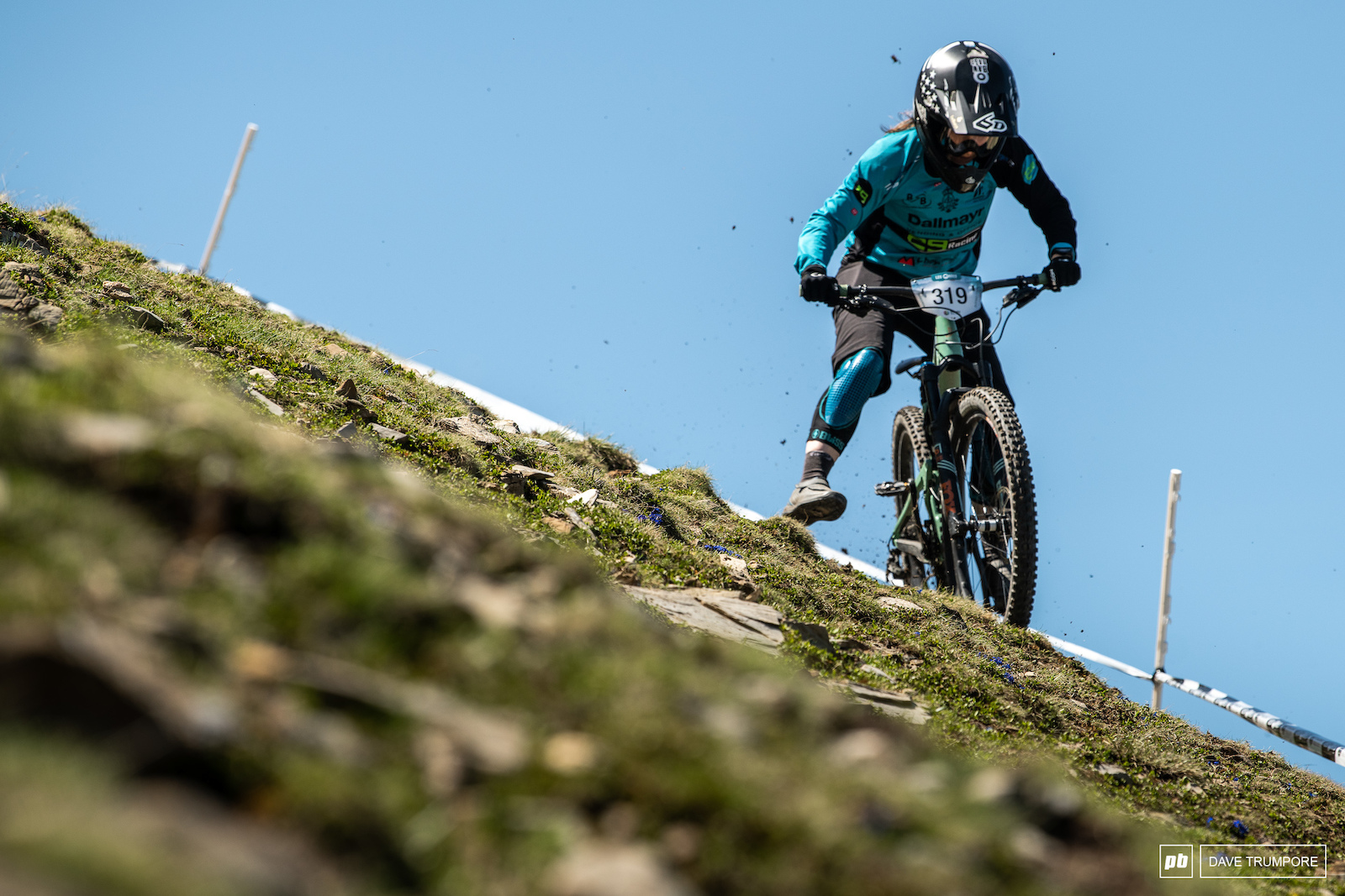 German Enduro Champ Raphaela Richter is having an amazing weekend and currently sits in 2nd at her first EWS since 2017.