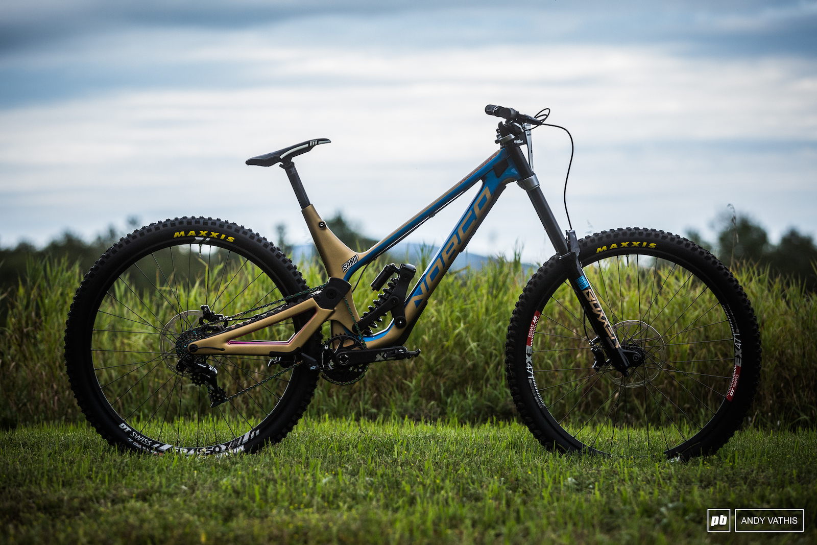 Sam Blenkinsop's Norco Aurum HSP. Throwback colorway from their first DH bike.
